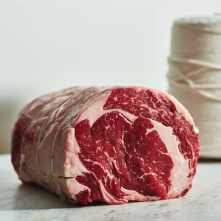 Grainfed ribeye steaks – saftige bøffer af korn- og majsfodret oksekød med marmorering