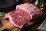 Grainfed Striploin – Mør, Smagfuld og Elegant Steakoplevelse