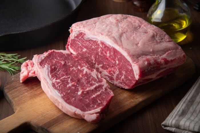 Grainfed Striploin – Mør, Smagfuld og Elegant Steakoplevelse - Billede 1