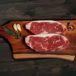 Kornfodrede Striploin Steaks – Møre og Marmorerede Bøffer i Topkvalitet