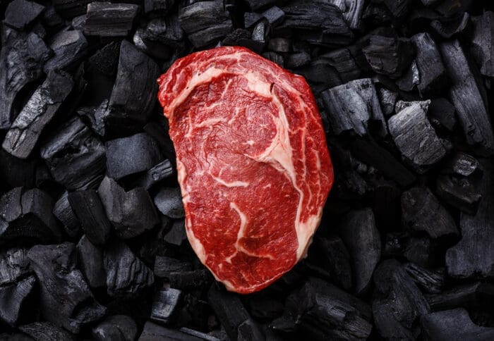 Græsfodret ribeye steaks – sydamerikansk bøf med intens smag og flot struktur
