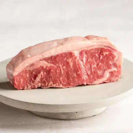 Hel Korn- og Majsfodret Striploin – Premium Oksekød med Mørhed og Marmorering