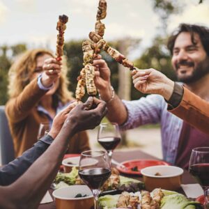 Grillpakke til 6 personer med kyllingespyd, lammemørbrad, adana spyd, ribeye og tyrkiske köfte – klar til grill