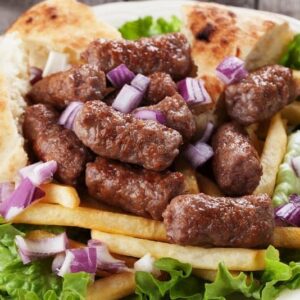 Cevapcici – frosne, krydrede oksekødsruller klar til stegning eller grill