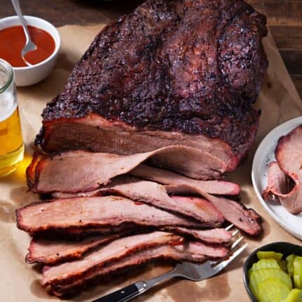 Dansk brisket – rå oksebryst med fedtkappe, perfekt til grill og langtidsstegning