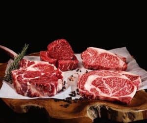 Grainfed ribeye, striploin og mørbrad steaks – tre luksusbøffer i én pakke