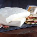 Økologisk frisk stracchino 1 kg – blød og smørbar italiensk ost i stor bøtte