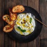 Økologisk frisk stracciatella ost – cremet fyld fra burrata i bøtte